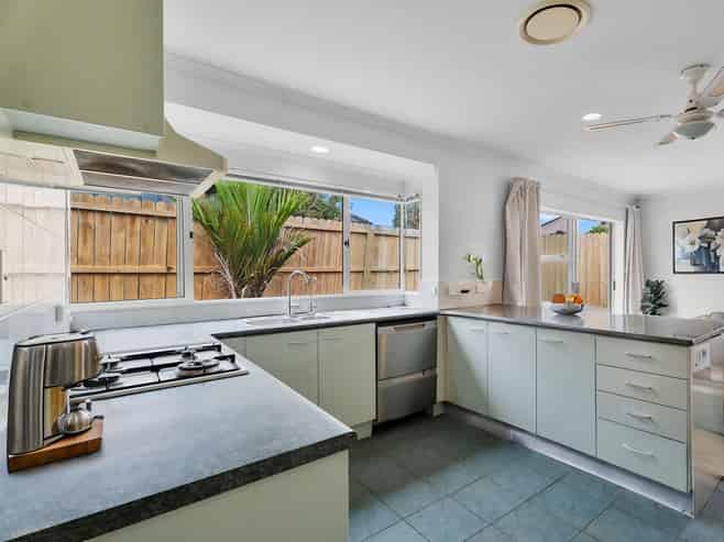 8 Hagen Close, Golflands