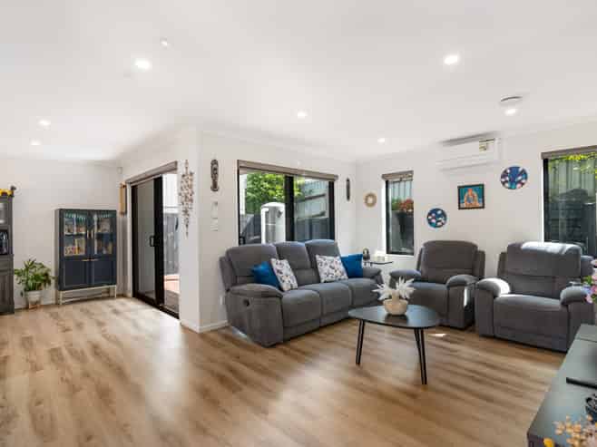 13C Bel Air Drive, Hillsborough