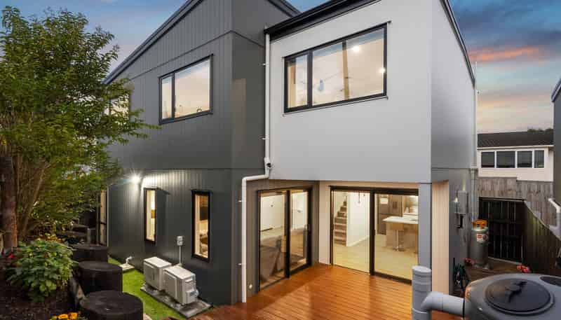 13C Bel Air Drive, Hillsborough