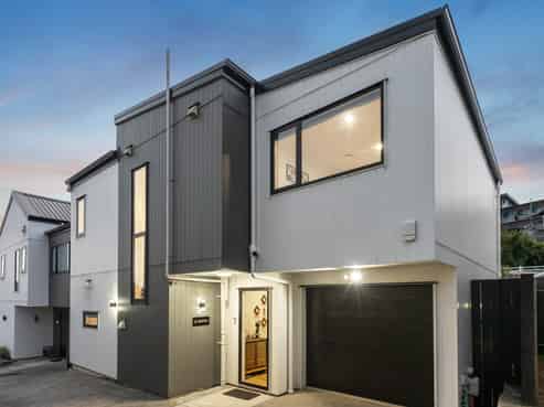 13C Bel Air Drive, Hillsborough