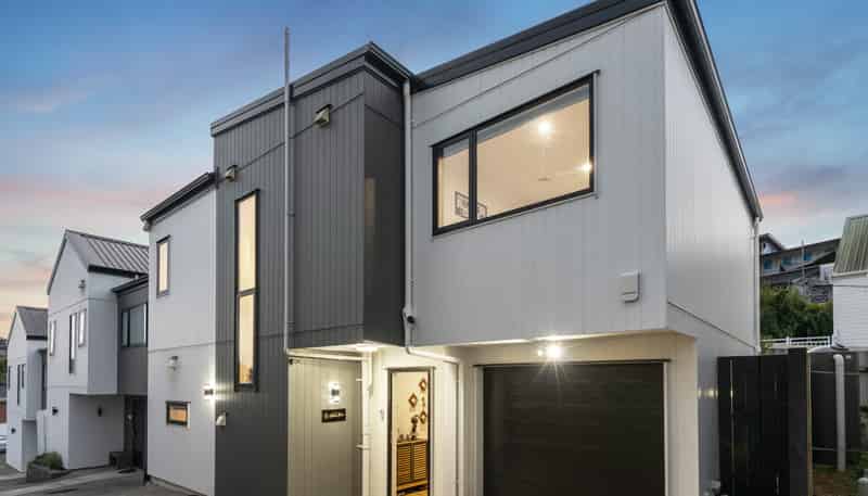 13C Bel Air Drive, Hillsborough