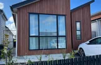 17 Matakohe Road , Westgate