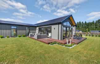 22 Eric Crozier Road, Darfield