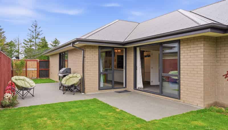 16 Pallid Green, Rolleston
