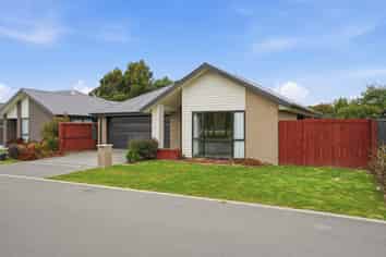 16 Pallid Green, Rolleston
