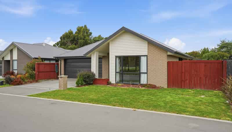 16 Pallid Green, Rolleston
