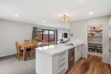 16 Pallid Green, Rolleston