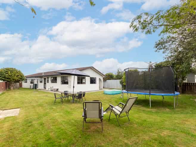 64 Atkinson Avenue, Otaki Beach