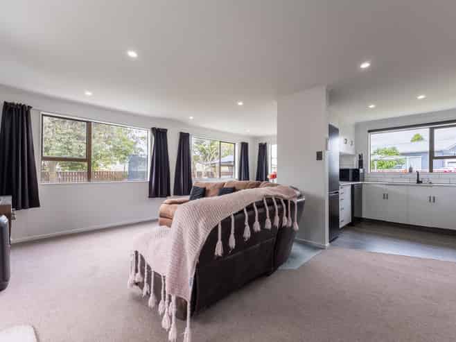 64 Atkinson Avenue, Otaki Beach