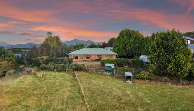 86 Totara View Road, Wakefield