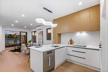 216 Henwood Road, Westgate