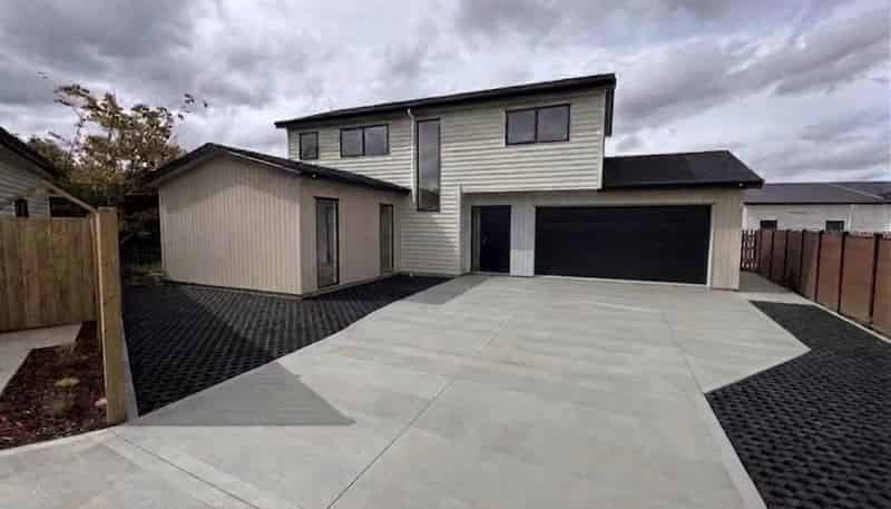 16 Furlough Road, Papakura