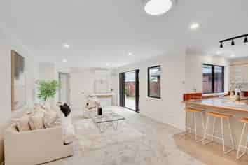 10 Wiltshire Drive, Huntington