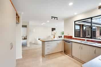 10 Wiltshire Drive, Huntington