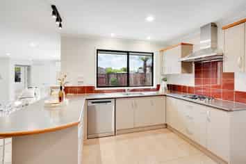 10 Wiltshire Drive, Huntington