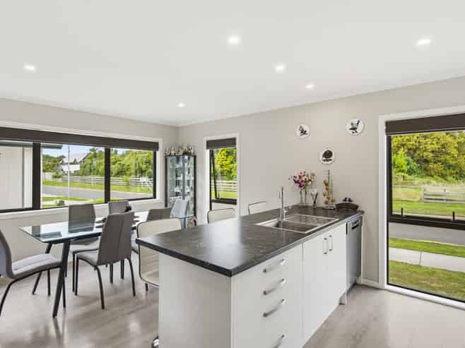 12 Enereta Road, Otaki