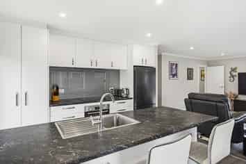 12 Enereta Road, Otaki