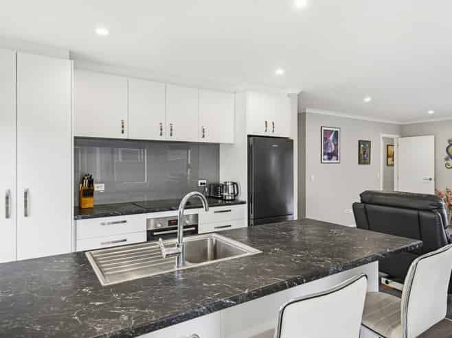 12 Enereta Road, Otaki