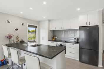 12 Enereta Road, Otaki