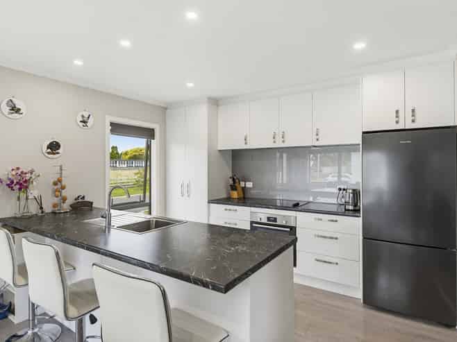 12 Enereta Road, Otaki