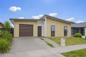 12 Enereta Road, Otaki