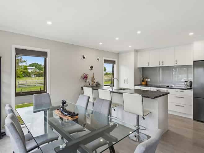 12 Enereta Road, Otaki