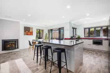 5 Colin Guppy Crescent, Riverstone Terraces