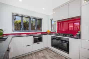 5 Colin Guppy Crescent, Riverstone Terraces