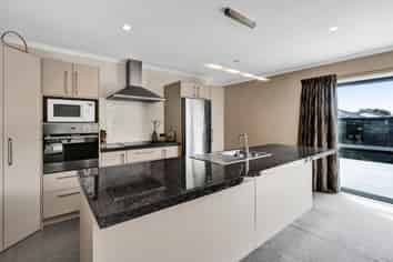 18b Estate Grove, Inglewood