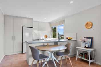 43C Woodward Road, Mount Albert