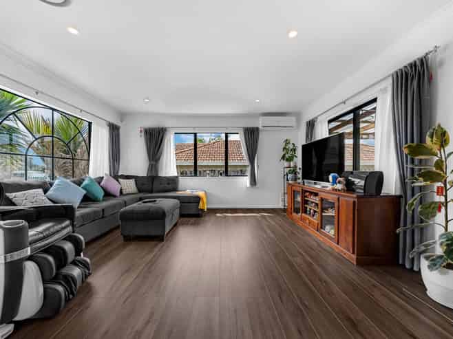 24 Nuneaton Drive, Flat Bush