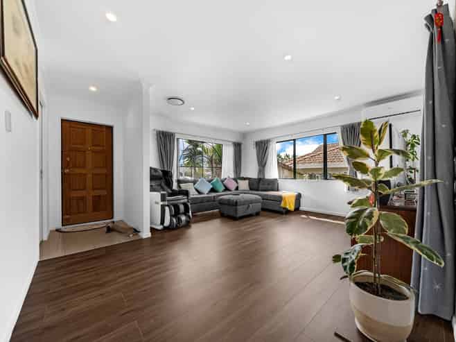 24 Nuneaton Drive, Flat Bush