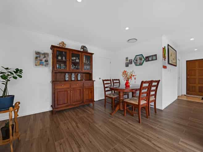 24 Nuneaton Drive, Flat Bush