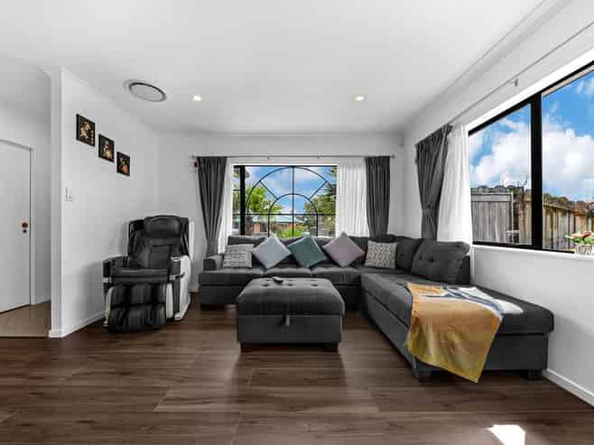 24 Nuneaton Drive, Flat Bush