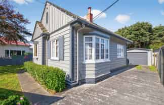 34 Riddlers Crescent, Petone