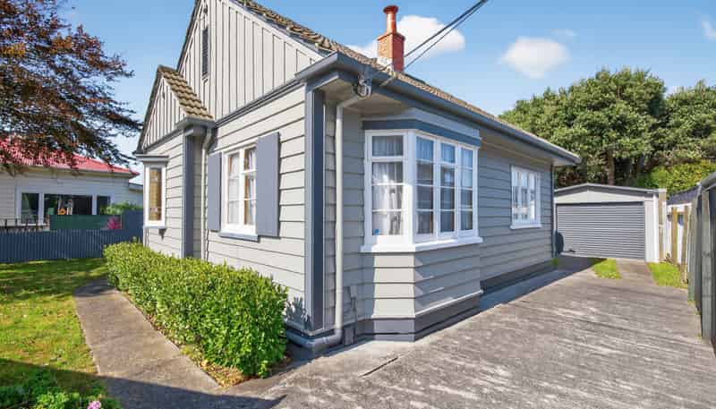 34 Riddlers Crescent, Petone