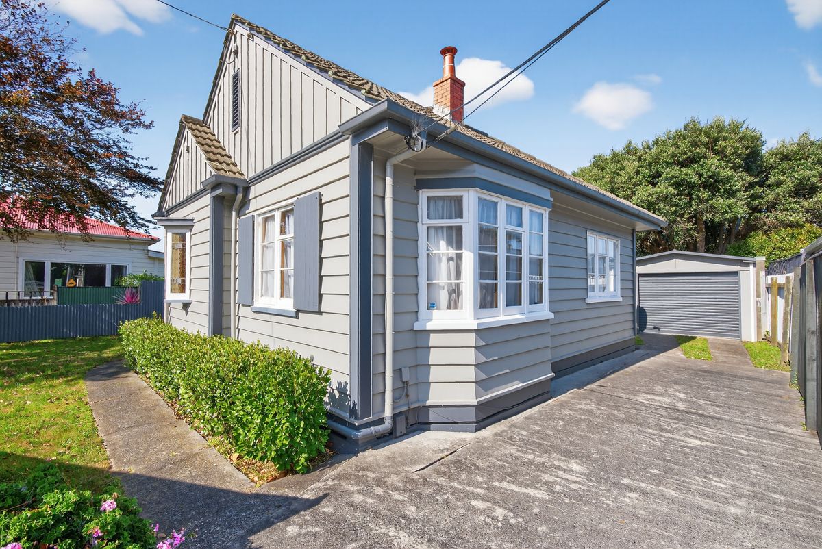 Walking Distance to All Petone Has to Offer