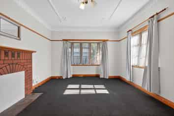 34 Riddlers Crescent, Petone