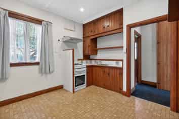 34 Riddlers Crescent, Petone