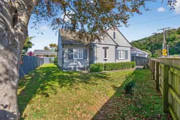 34 Riddlers Crescent, Petone