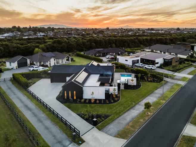 13 Mike Smith Drive, Cambridge