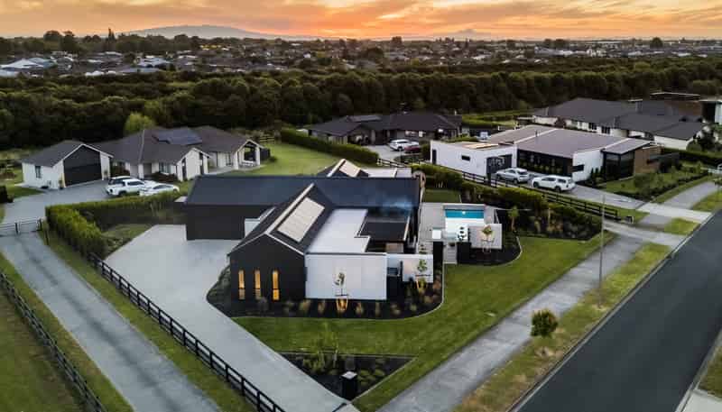 13 Mike Smith Drive, Cambridge