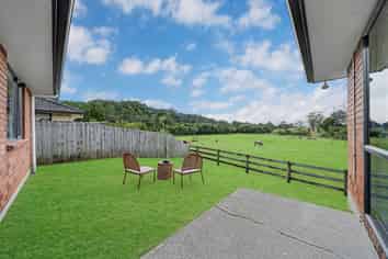 31 Misty Valley Drive, Henderson