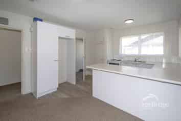 53 Greenhaven Drive, Burwood