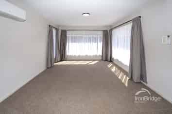 53 Greenhaven Drive, Burwood