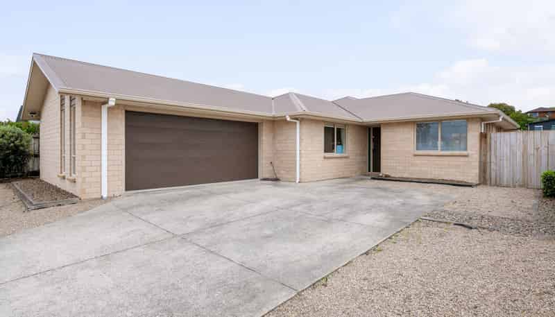 13 Landmark Court, Huntington