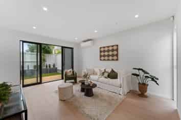 2C Coronation Street, Belmont