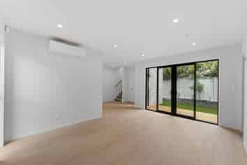 2D Coronation Street, Belmont