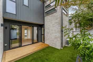 2D Coronation Street, Belmont