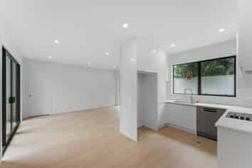 2D Coronation Street, Belmont